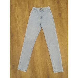 Aili Artisan Size 25x30 Mom Jeans High Waist Light Wash